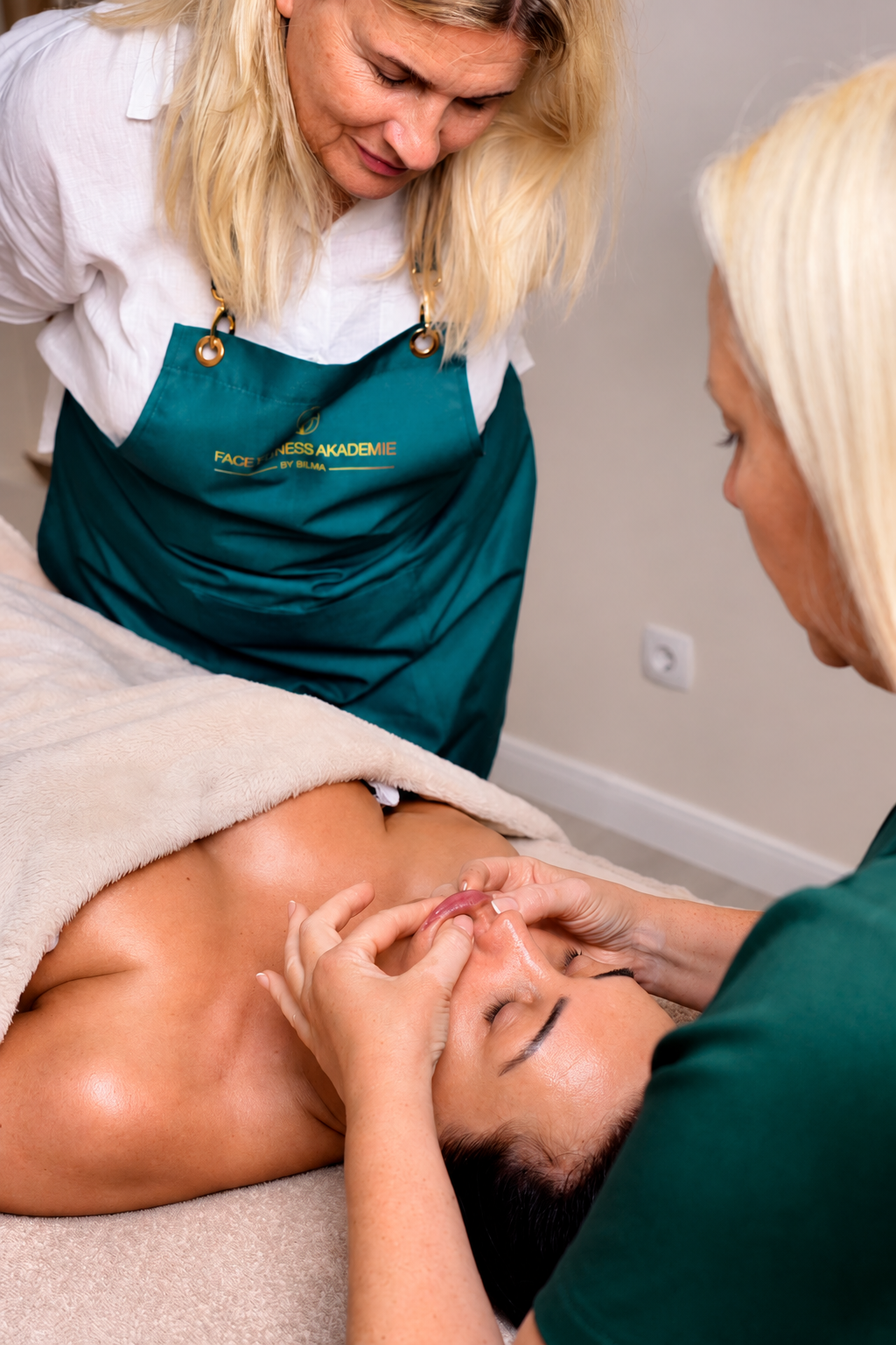 Praktische japanische Gesichtsmassage Schulung bei FaceFitness Natural