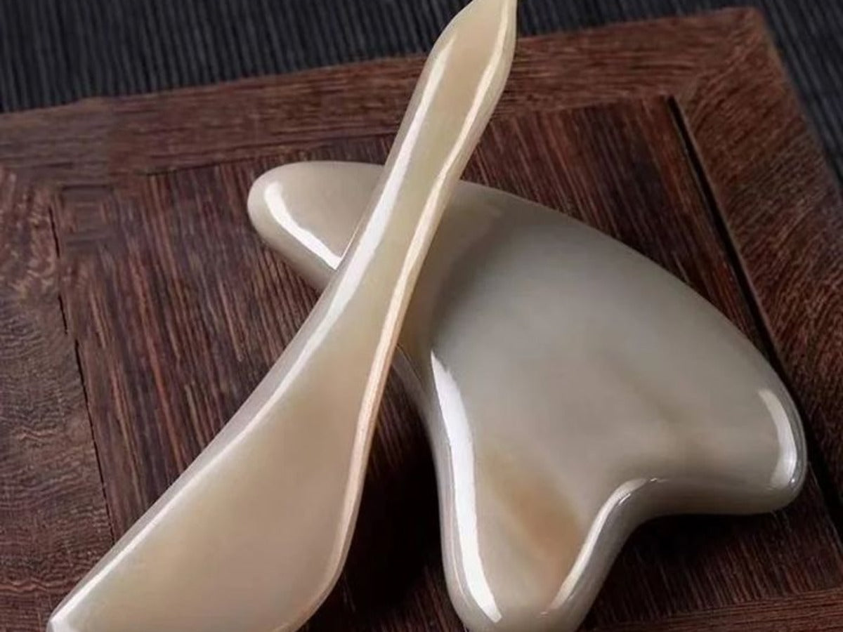 Echte Gua-Sha- und Bojin-Werkzeuge für die chinesische Gesichtsmassage